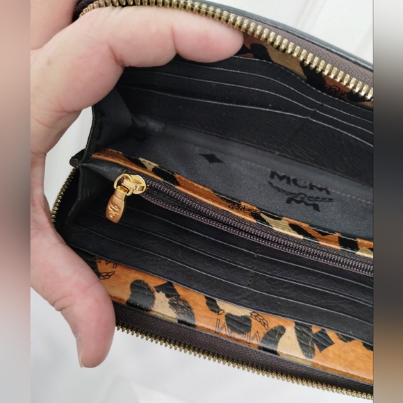 MCM Wallet Limited Edition - Picture 9 of 12